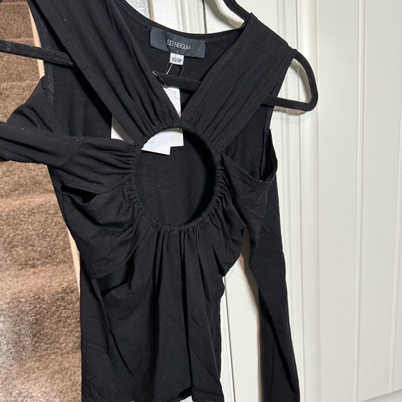 Sid Neigum black ring cut out long sleeve top - Picture 13 of 13